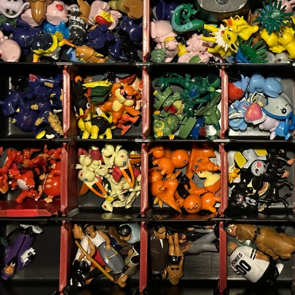 Poke-Mon™️ & Homies™️ Collectors box of figures - Picture 5 of 7